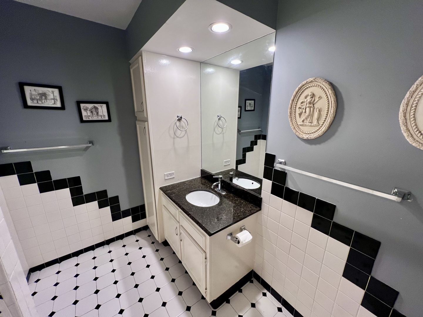 3415 83rd Street Unit: E16