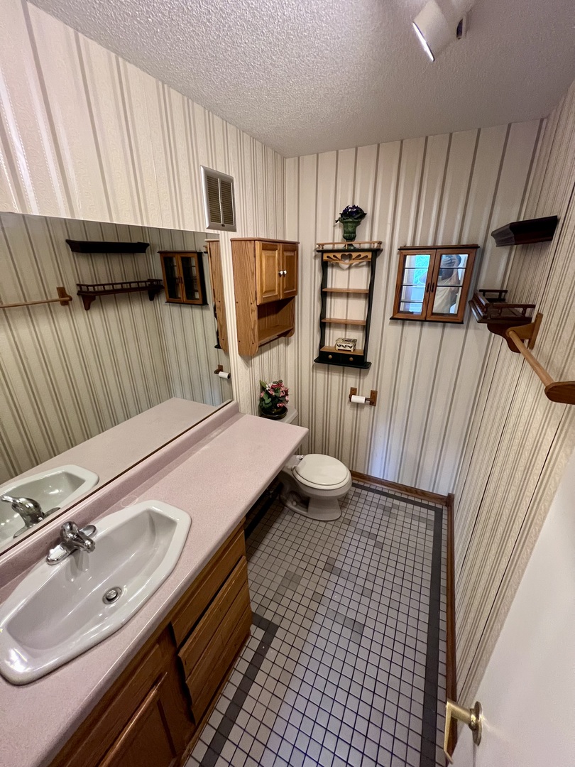 3415 83rd Street Unit: E16