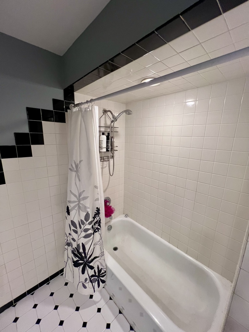 3415 83rd Street Unit: E16