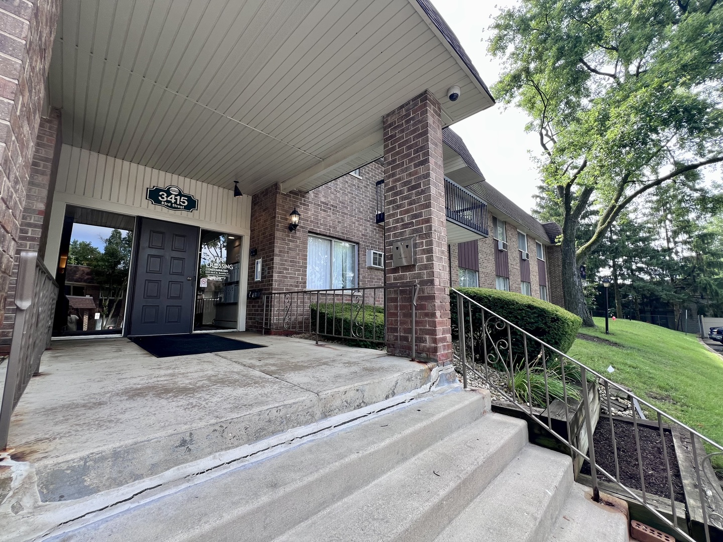 3415 83rd Street Unit: E16