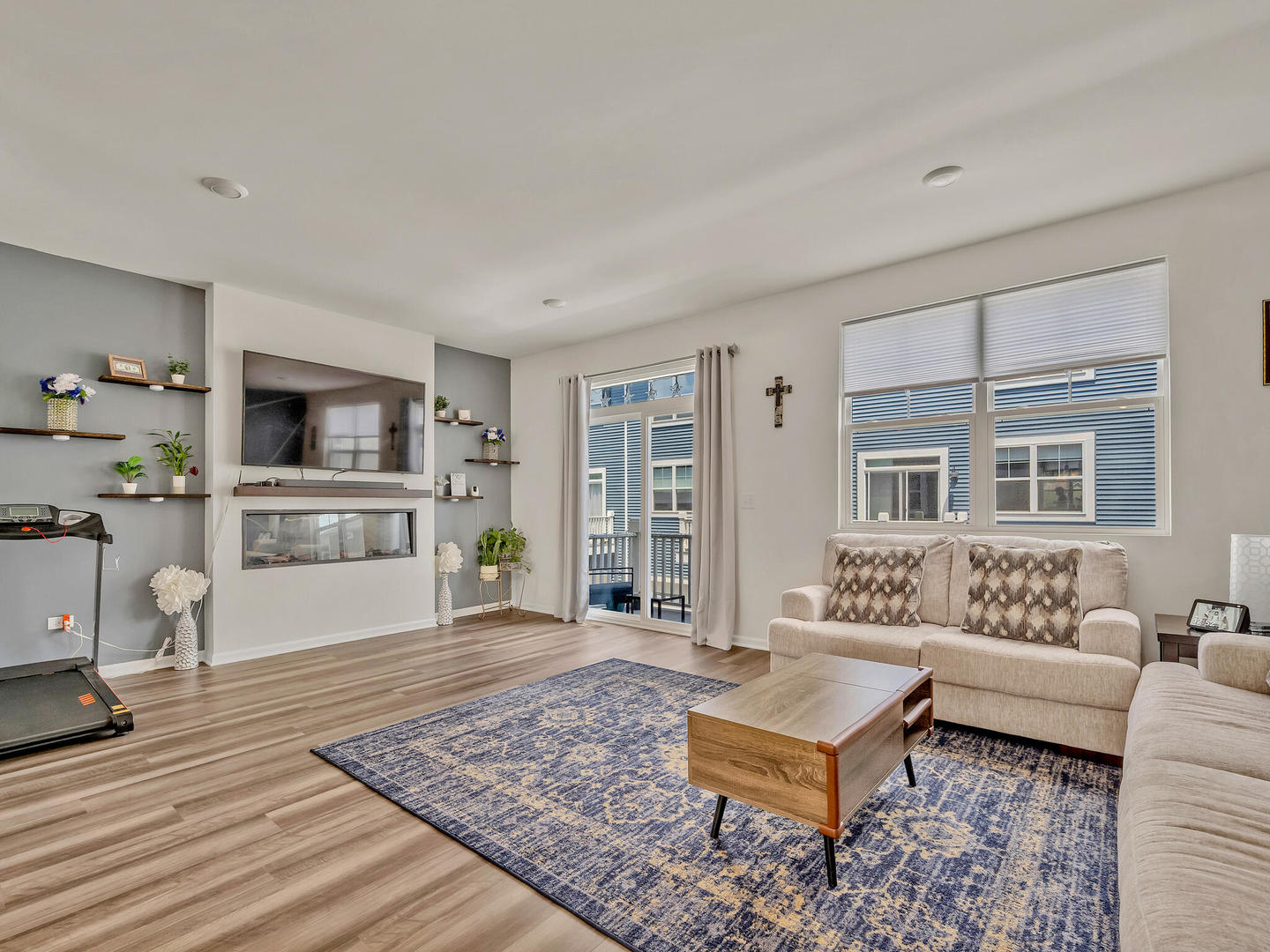 1617 Albany Street Unit: 1617