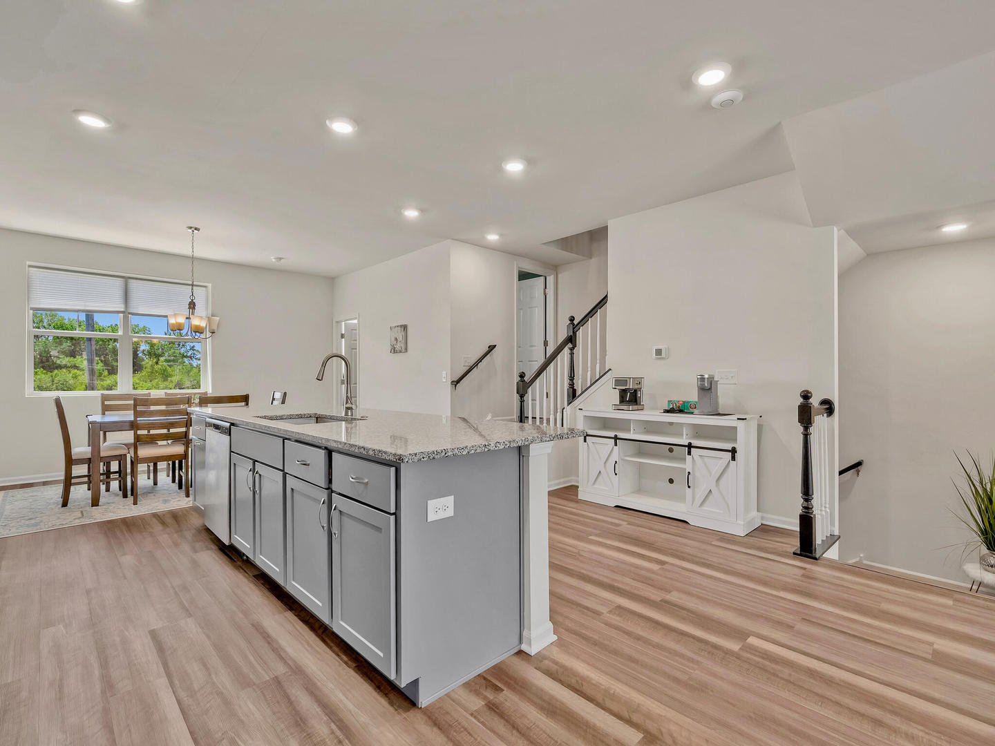 1617 Albany Street Unit: 1617