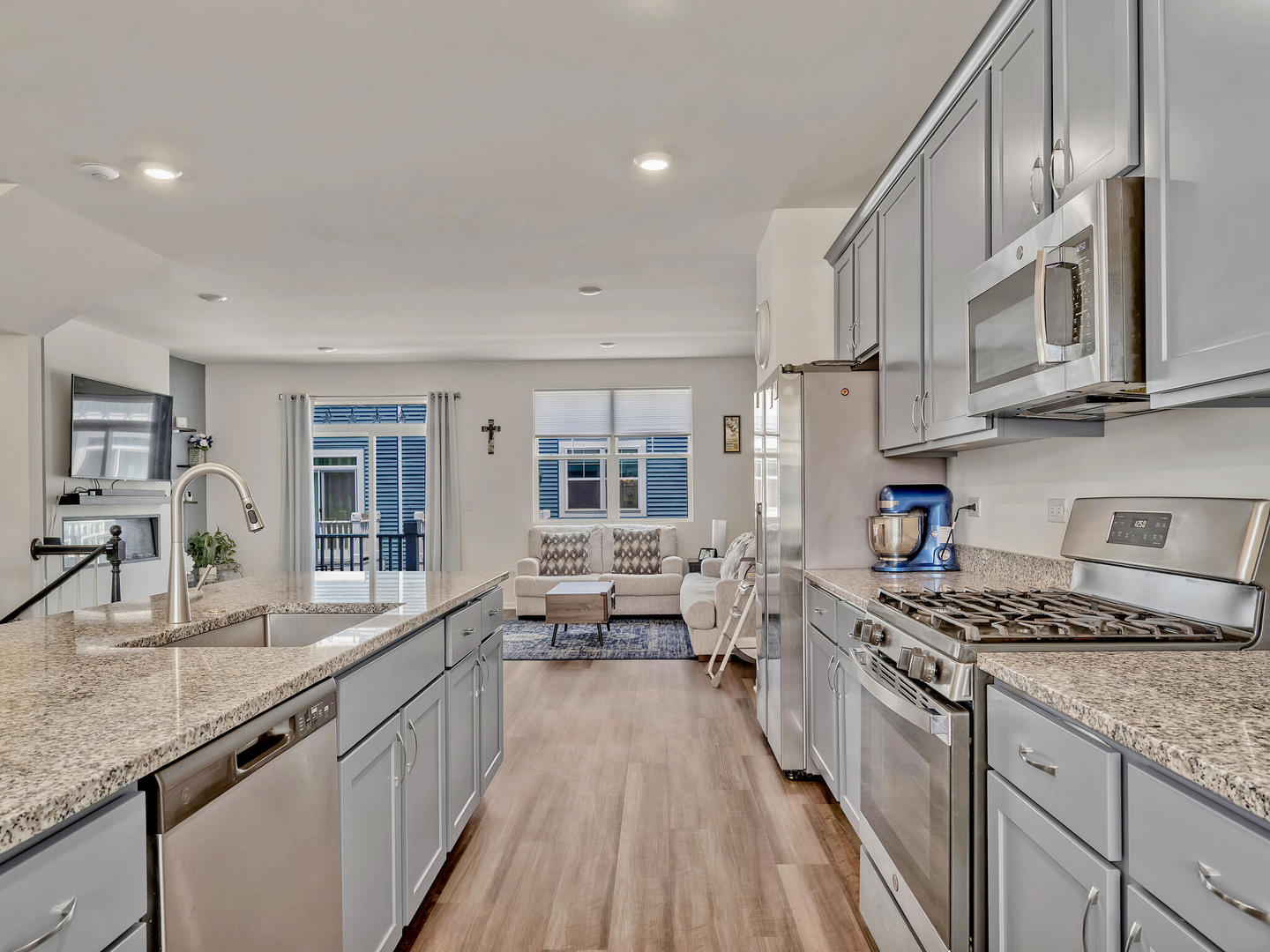 1617 Albany Street Unit: 1617