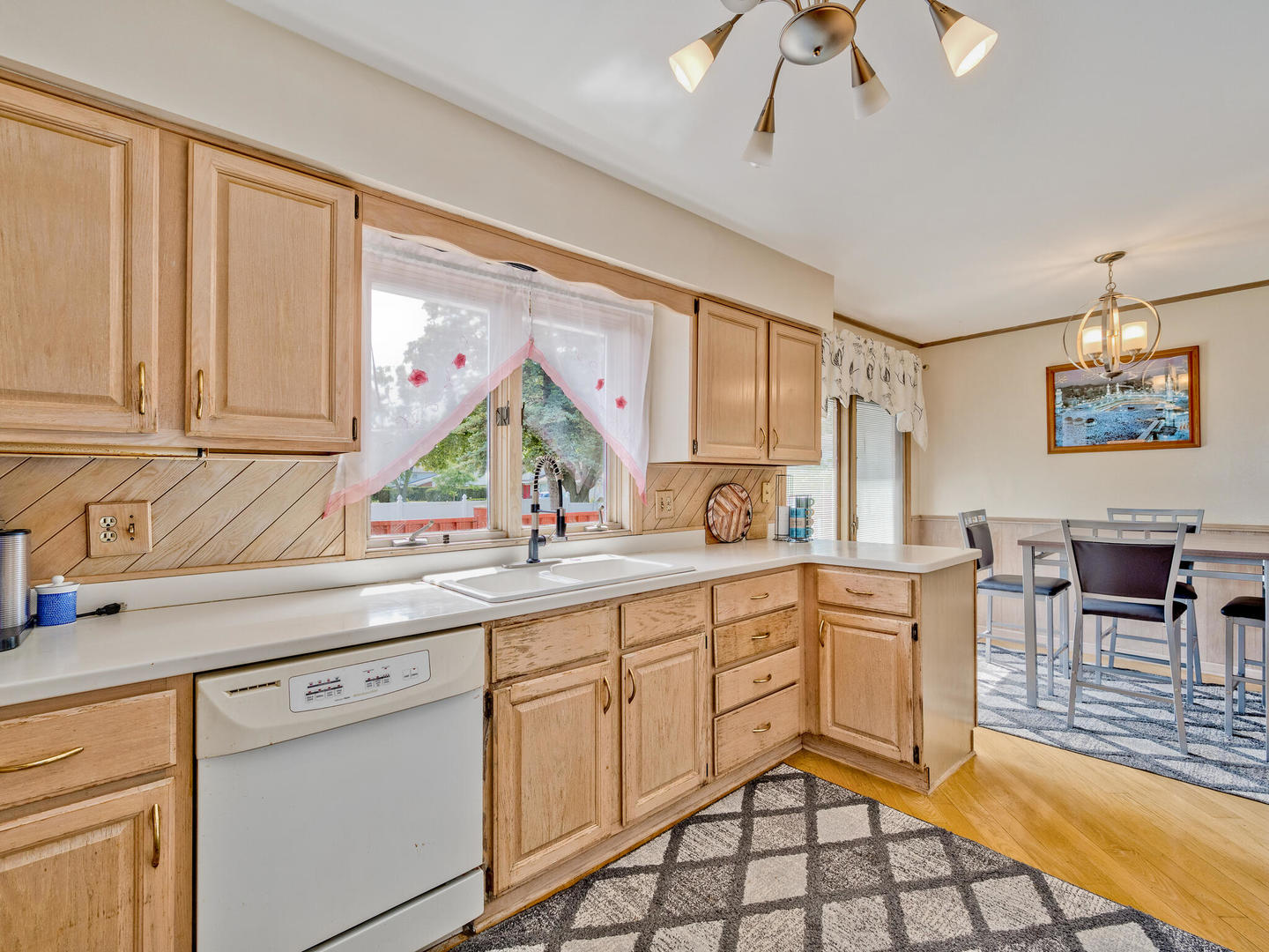 1121 N Greenfield Lane