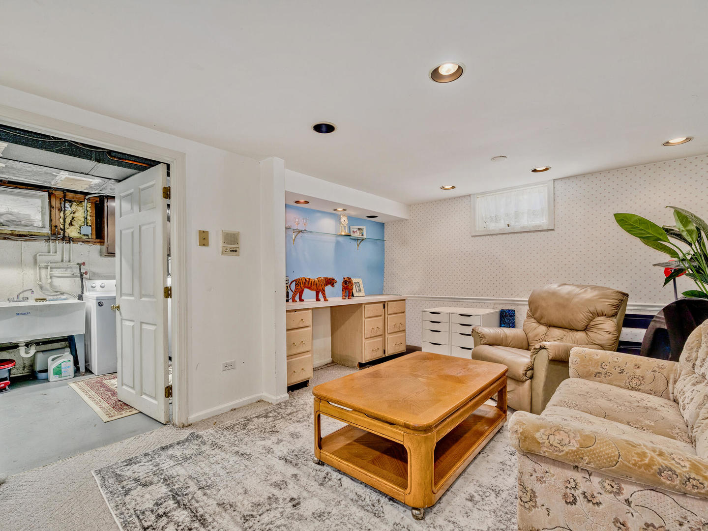 1121 N Greenfield Lane