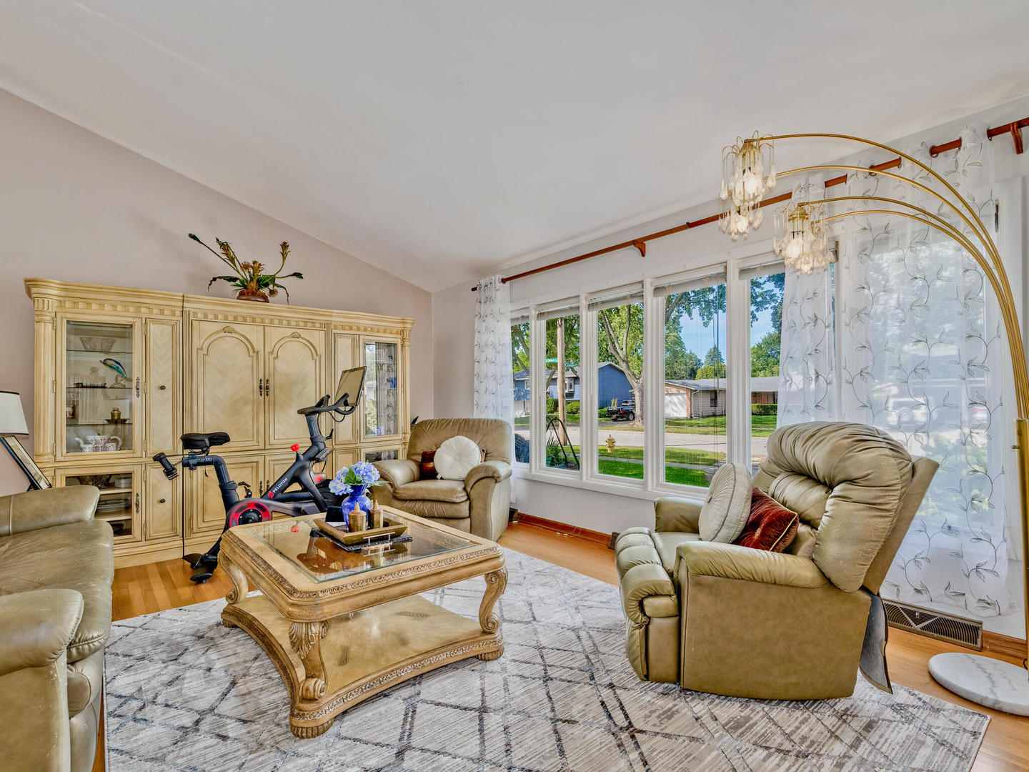 1121 N Greenfield Lane