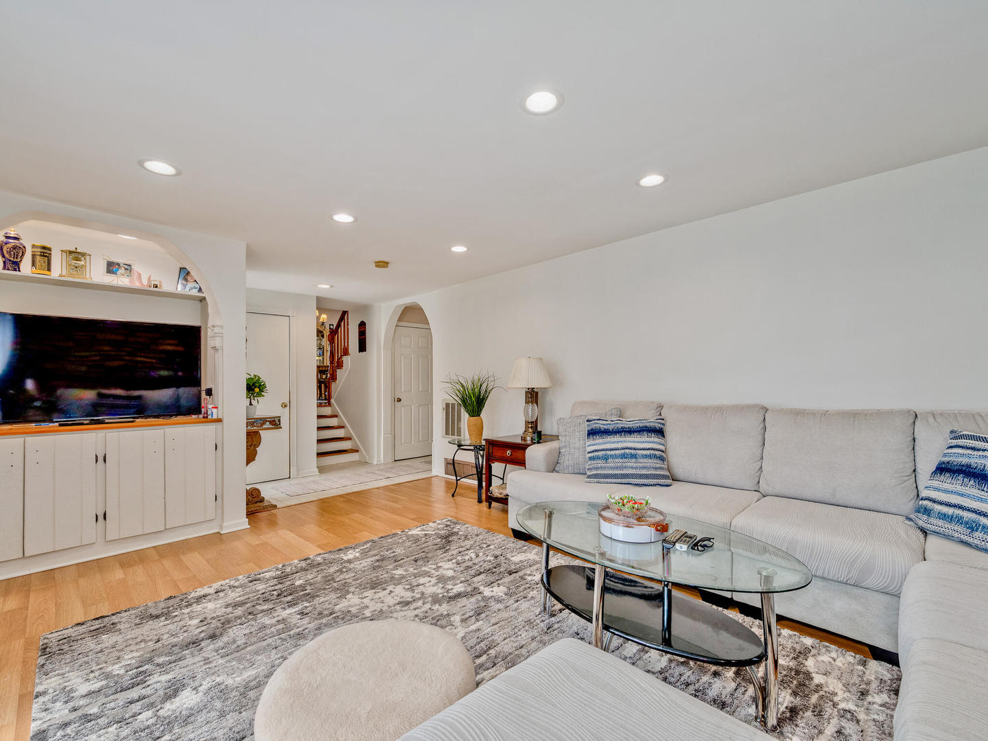 1121 N Greenfield Lane