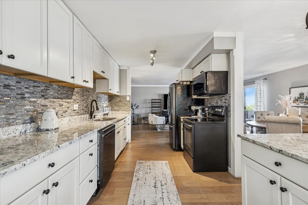 9242 Gross Point Road Unit: 402