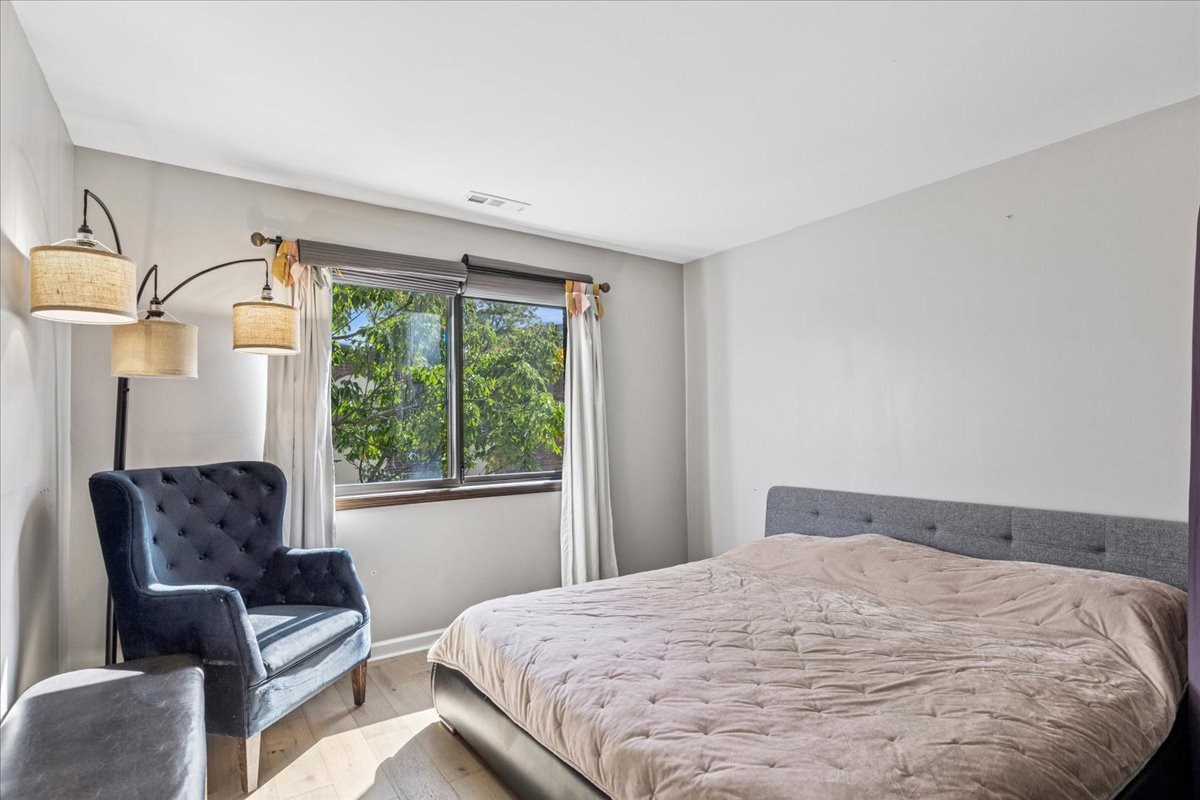 9242 Gross Point Road Unit: 402