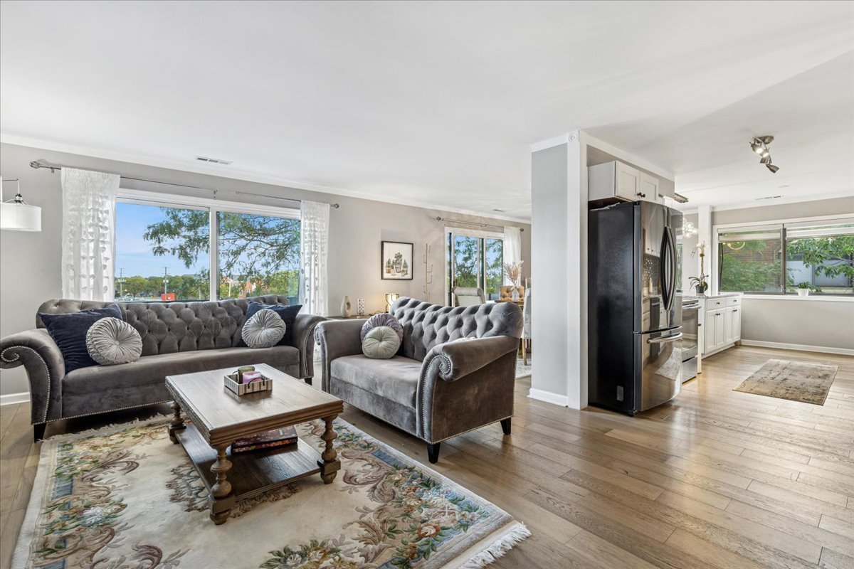 9242 Gross Point Road Unit: 402