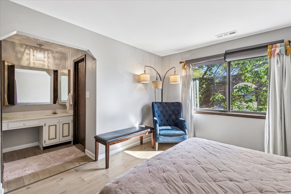 9242 Gross Point Road Unit: 402