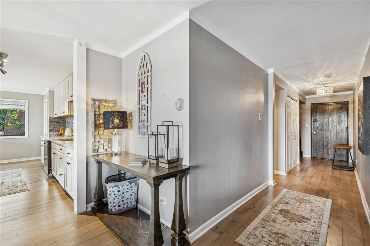 9242 Gross Point Road Unit: 402