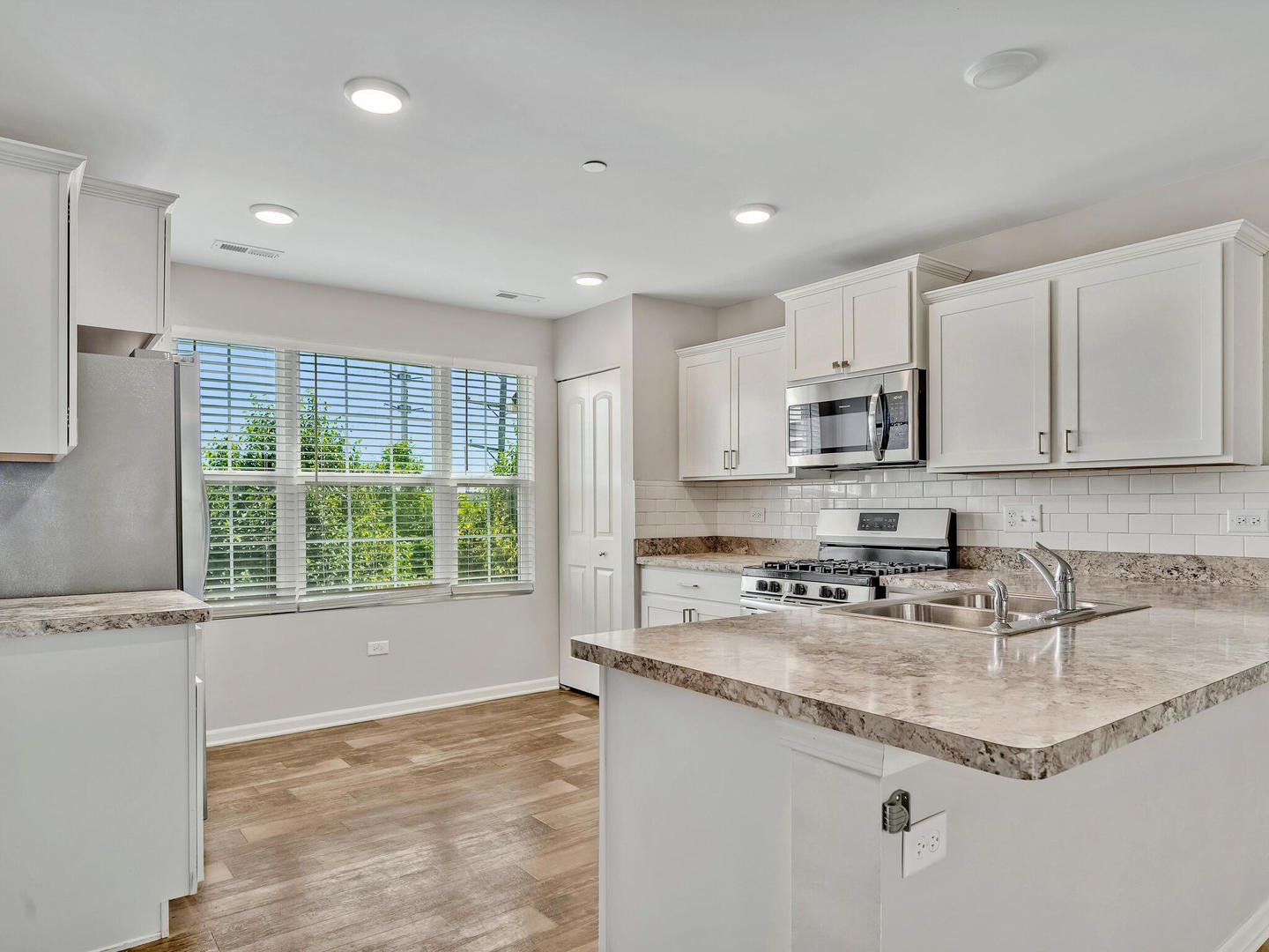 1464 Lakeridge Court Unit: 1464