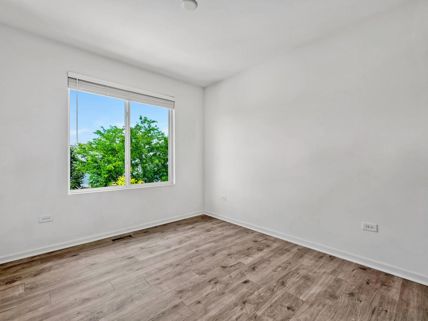 1464 Lakeridge Court Unit: 1464