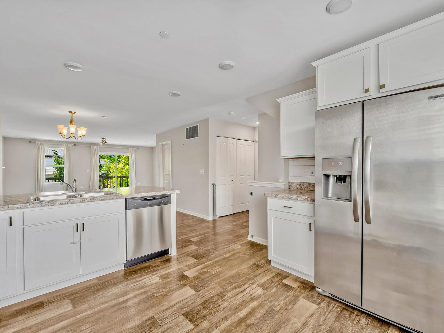 1464 Lakeridge Court Unit: 1464