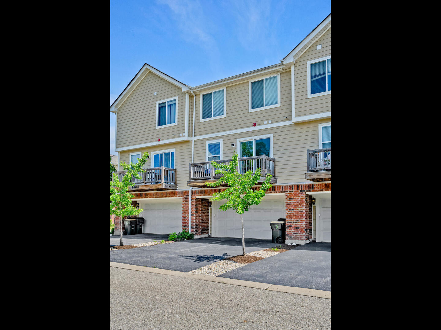 1464 Lakeridge Court Unit: 1464