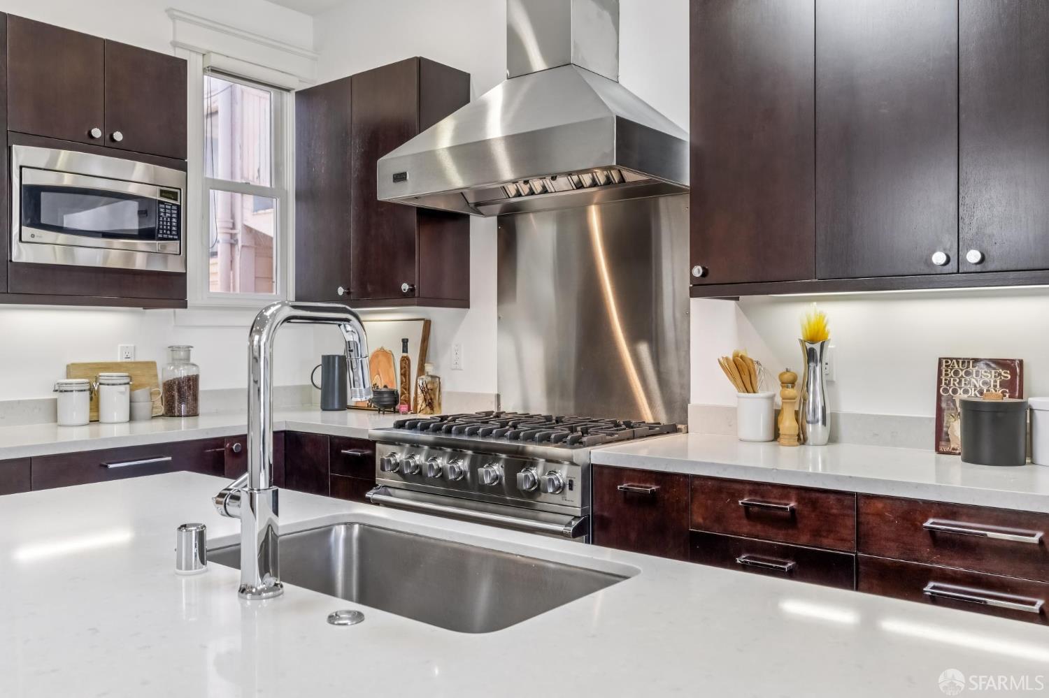 1653 Washington Street