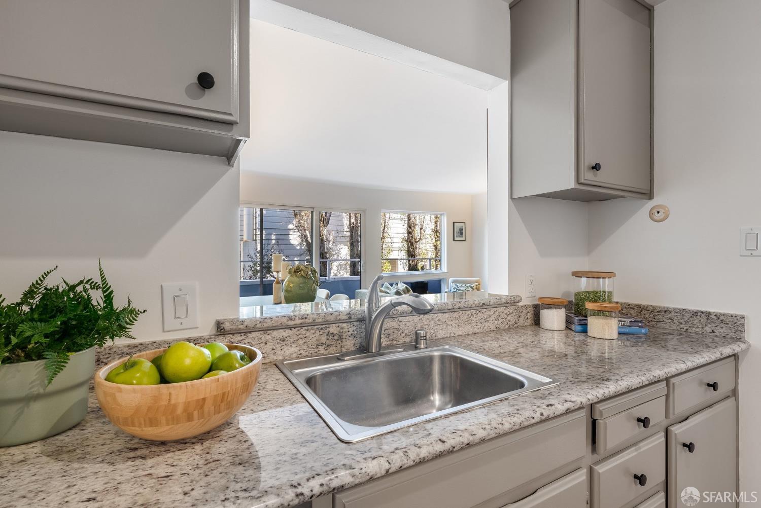 3044 Franklin Street # 102