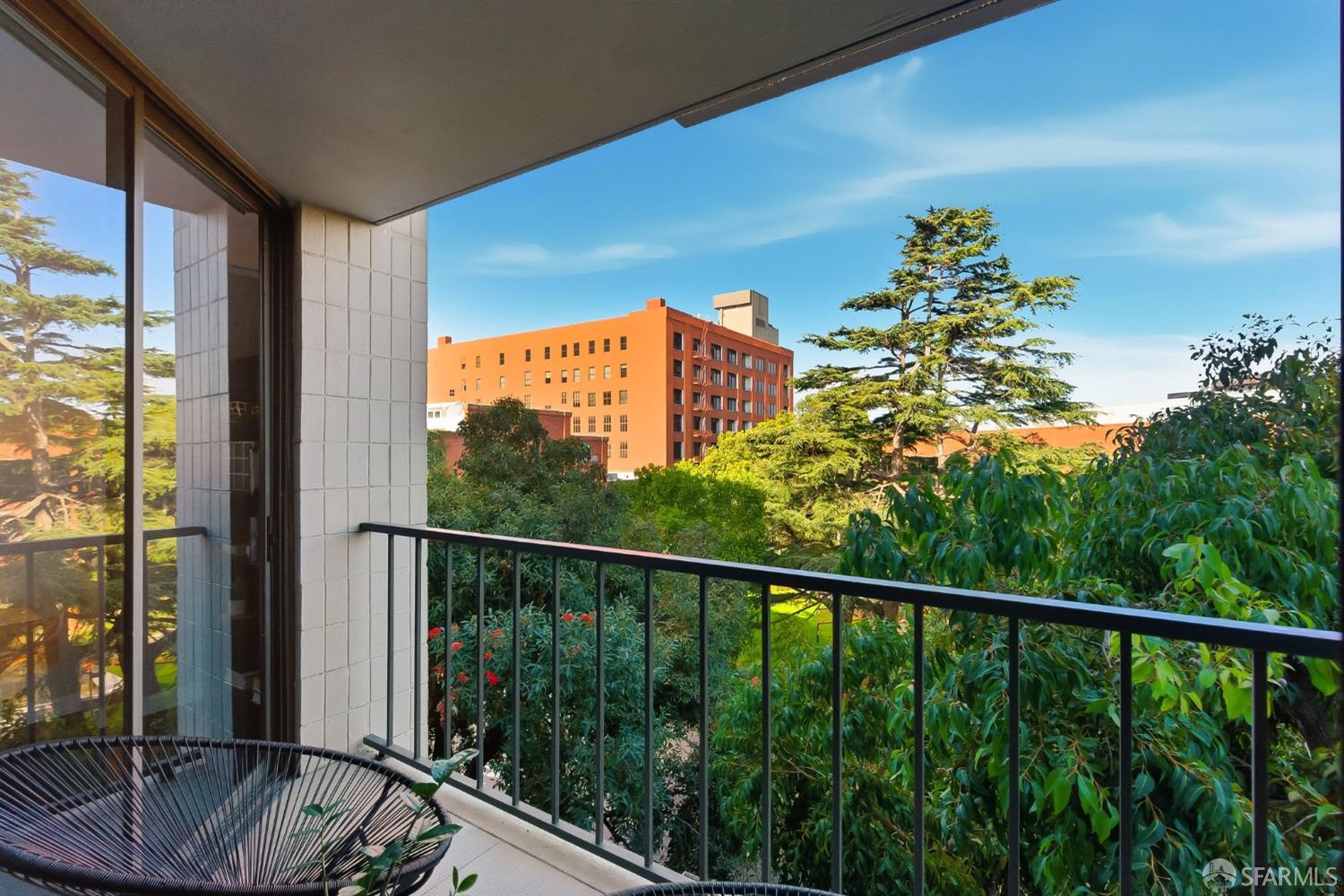 152 Lombard Street # 405