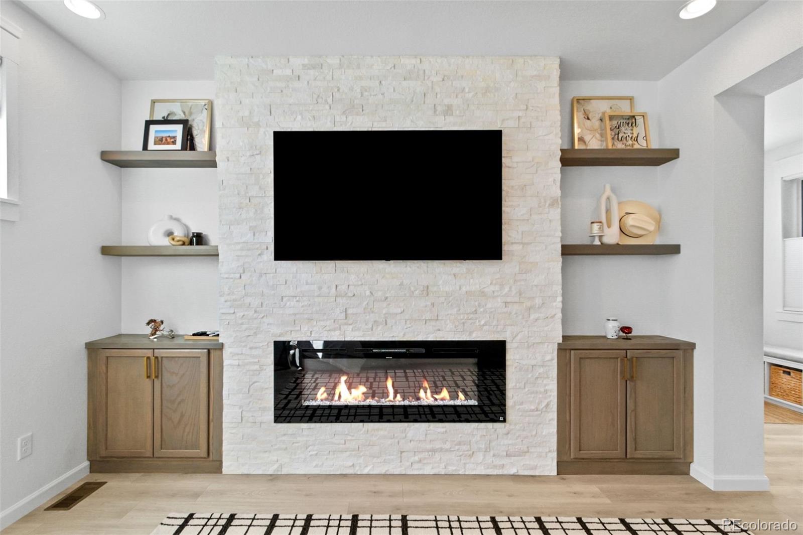 9753 Middle Peak Street