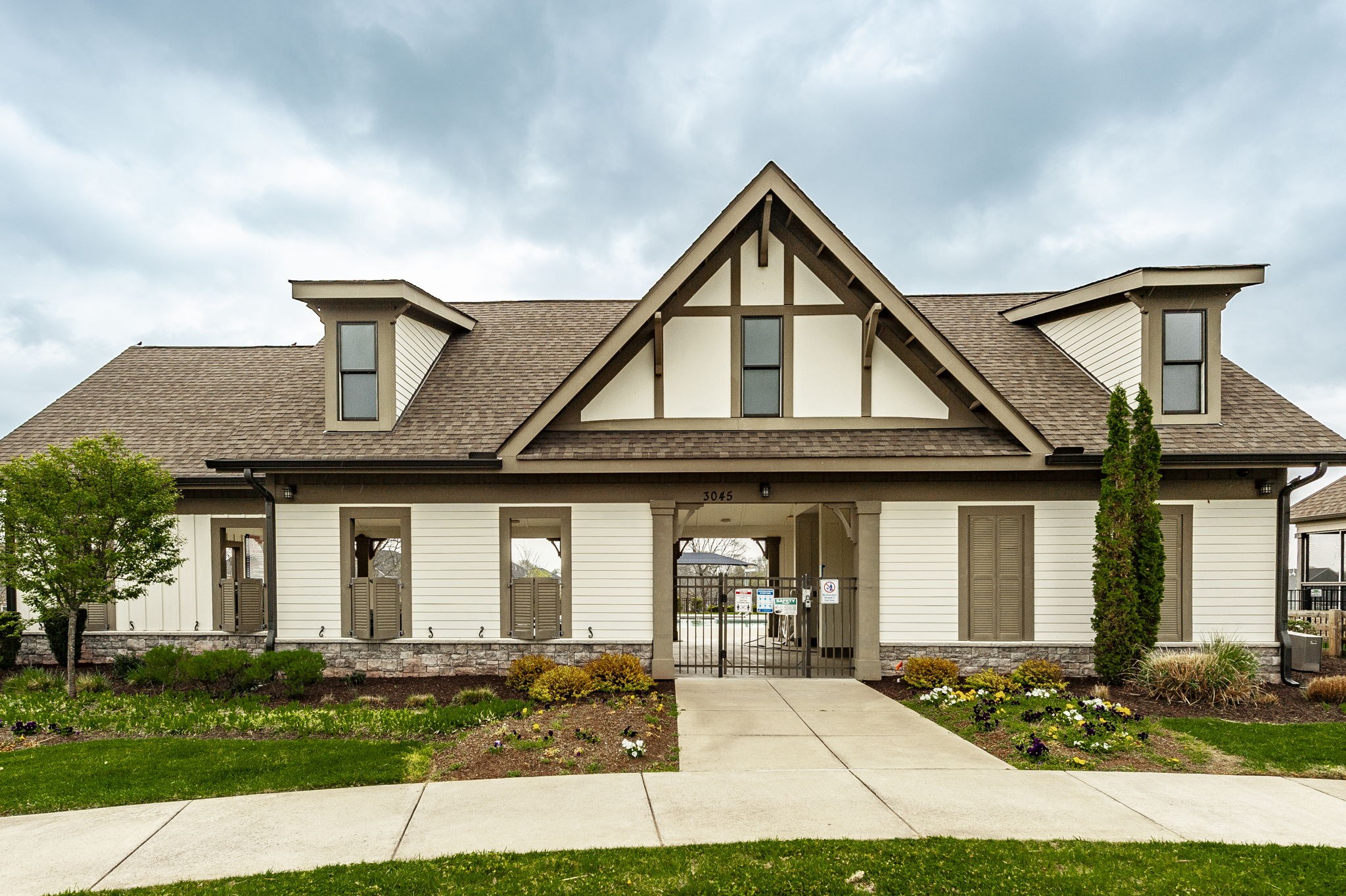 1009 Livingstone Ln