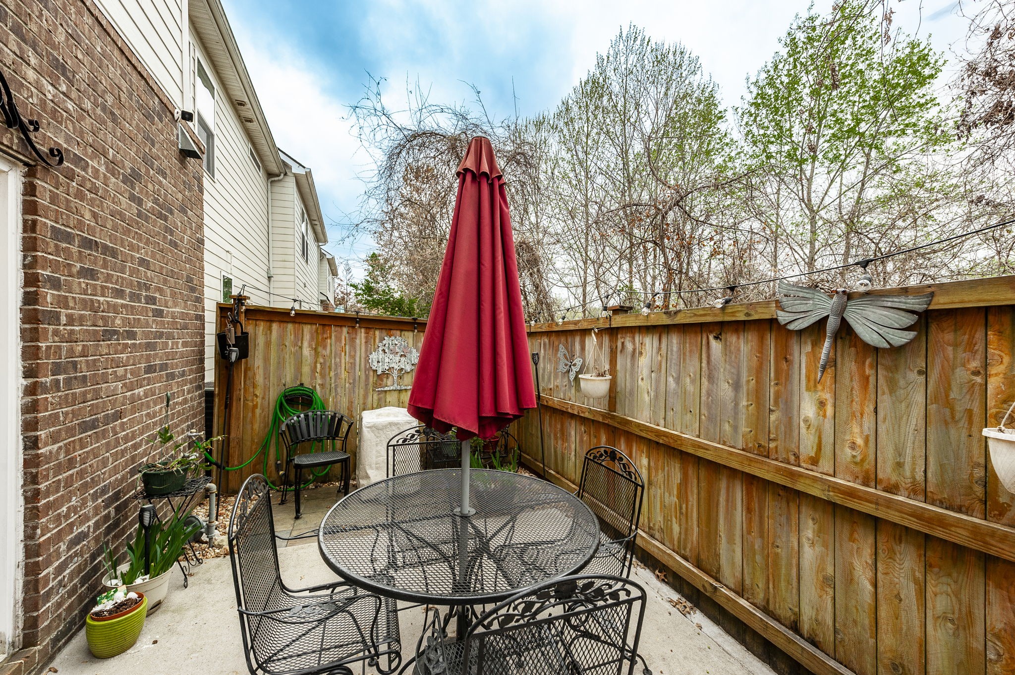 1009 Livingstone Ln