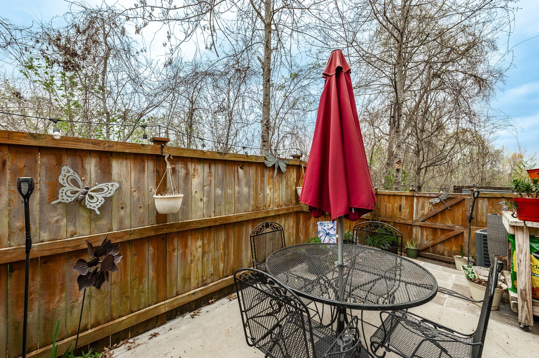 1009 Livingstone Ln