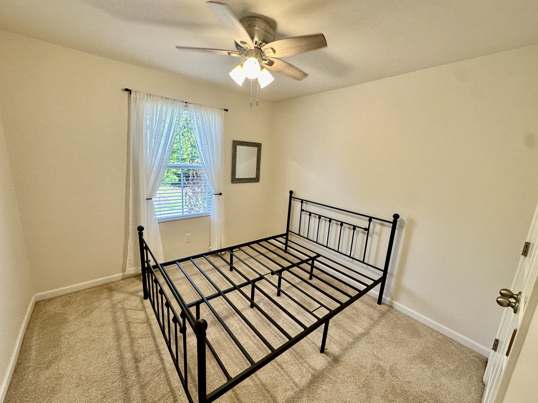 1009 Livingstone Ln