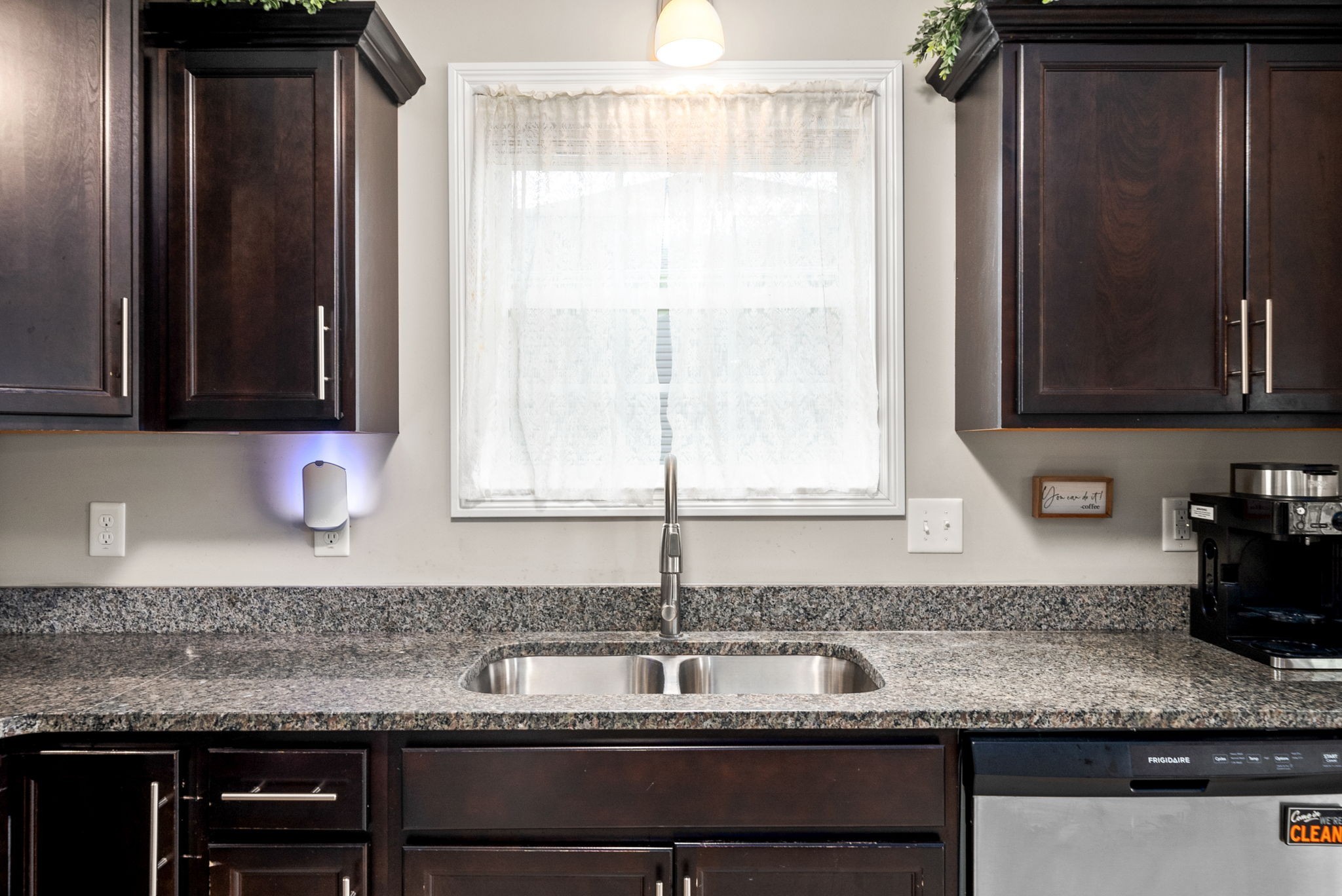 1024 Charles Thomas Dr