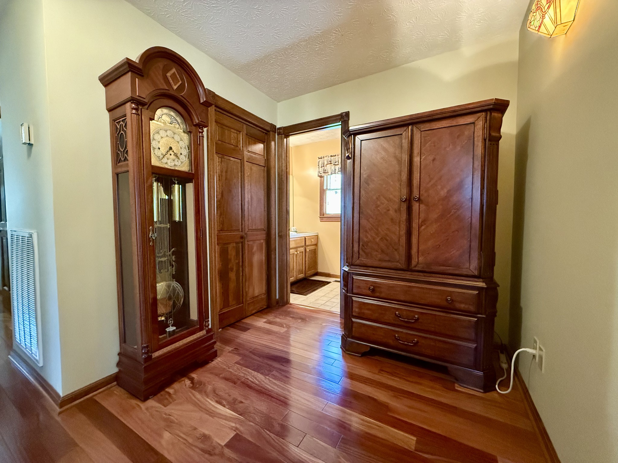 1011 Whippoorwill Dr