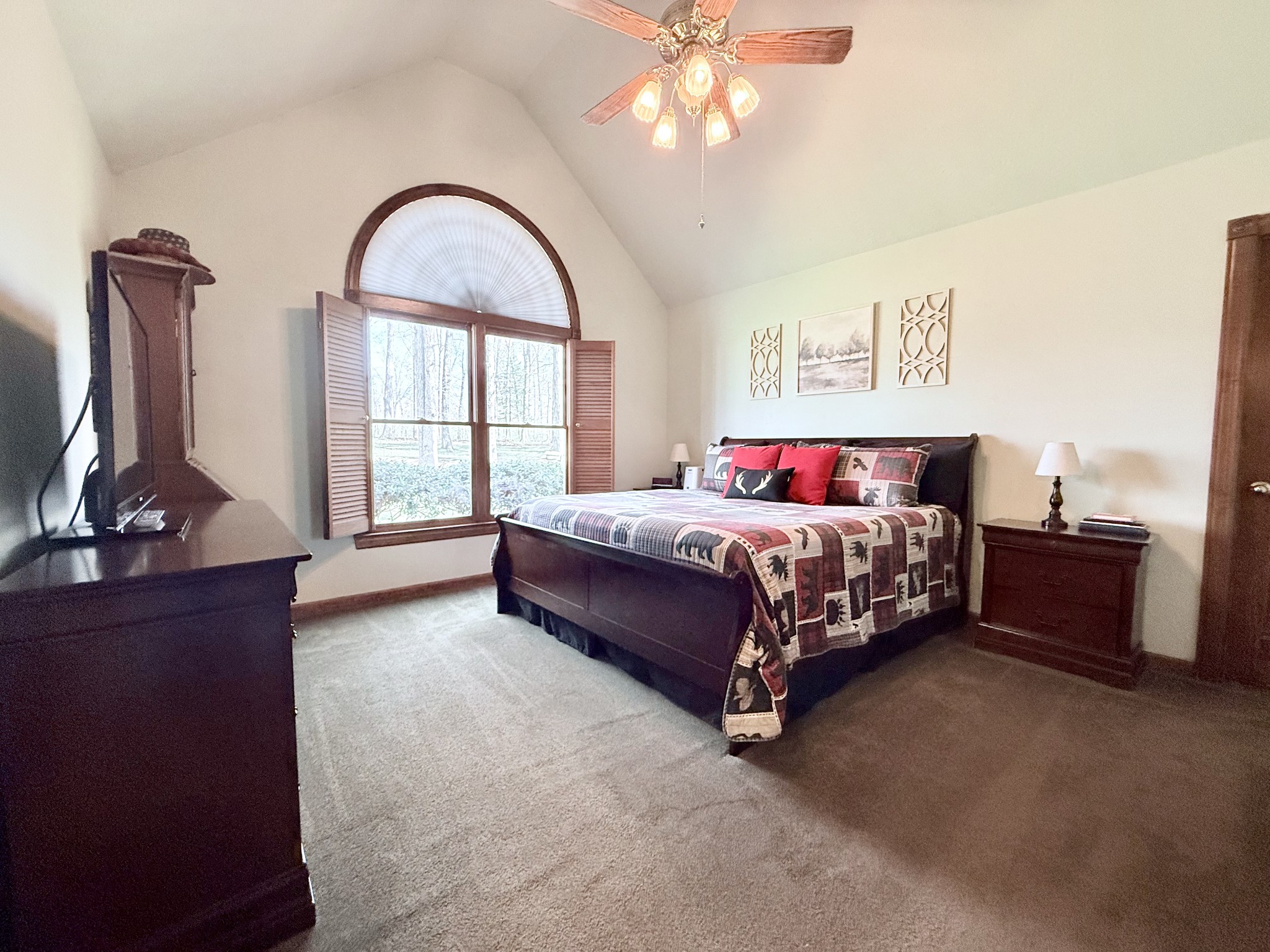 1011 Whippoorwill Dr