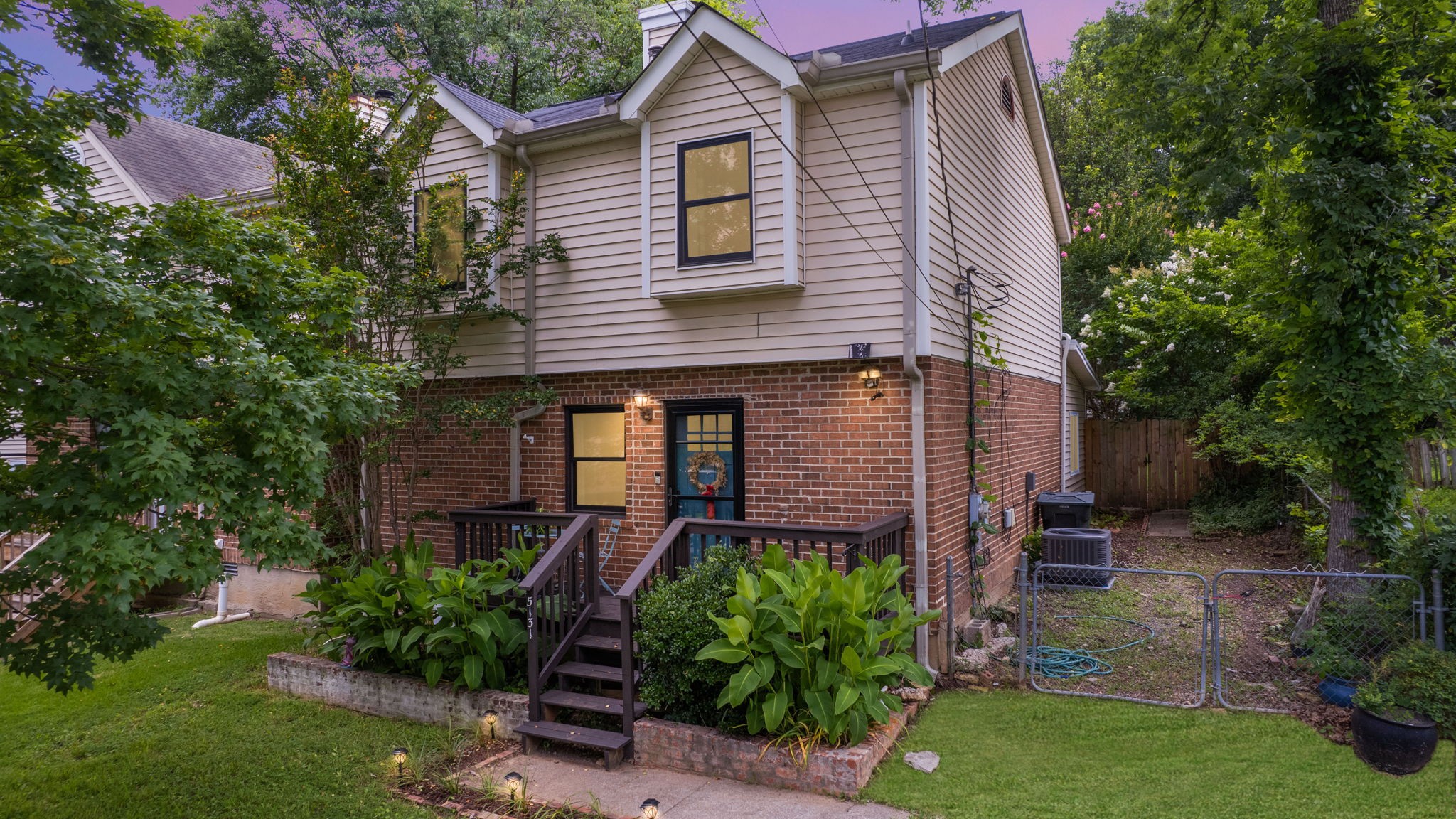 5131 Hunters Point Ln