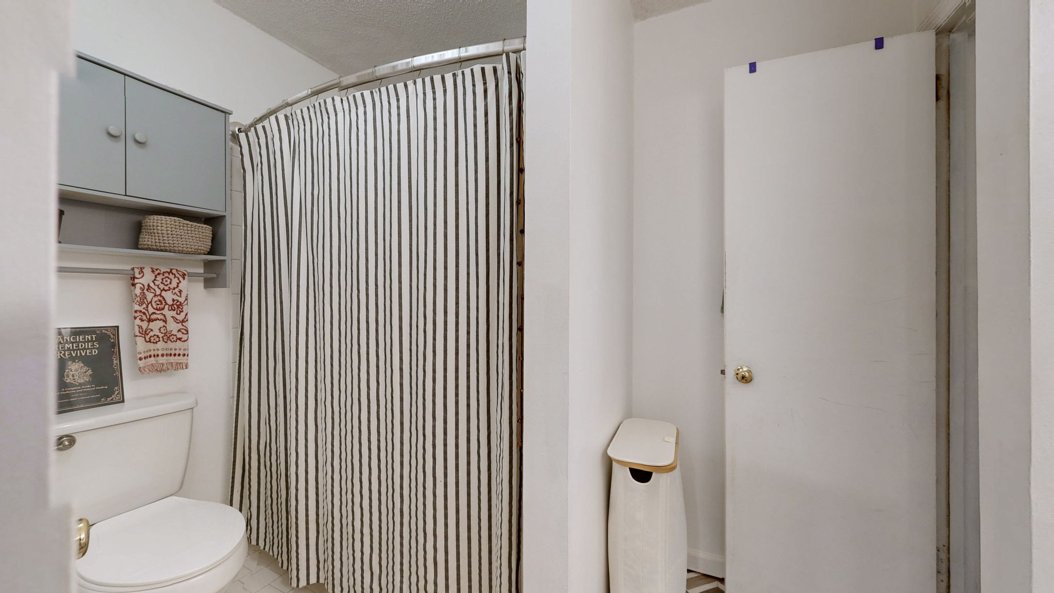 5131 Hunters Point Ln