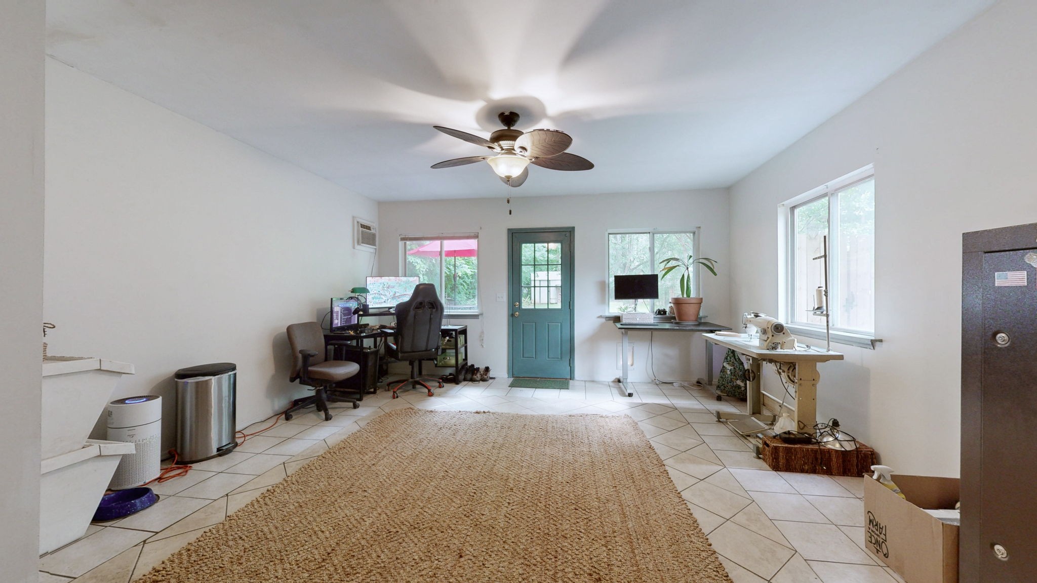 5131 Hunters Point Ln