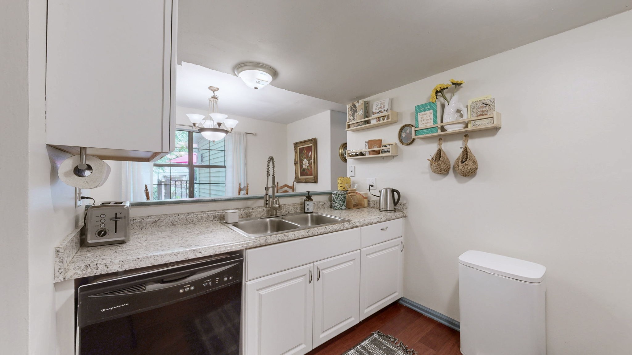 5131 Hunters Point Ln