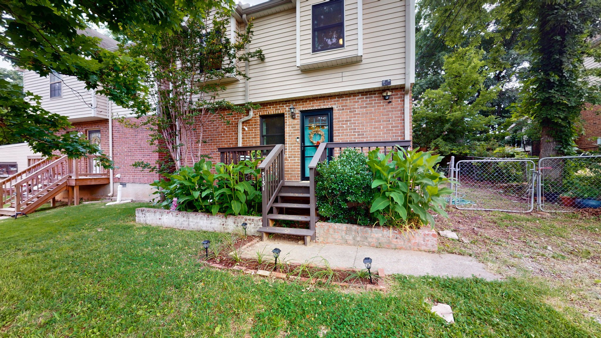 5131 Hunters Point Ln