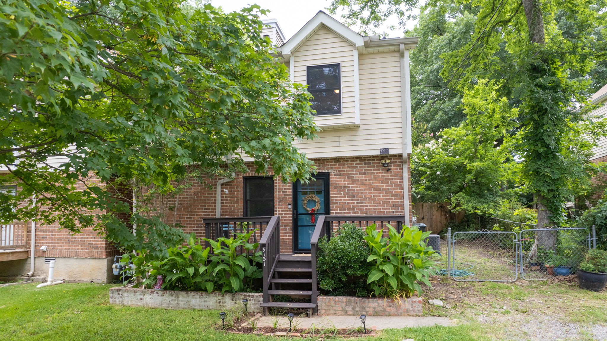 5131 Hunters Point Ln