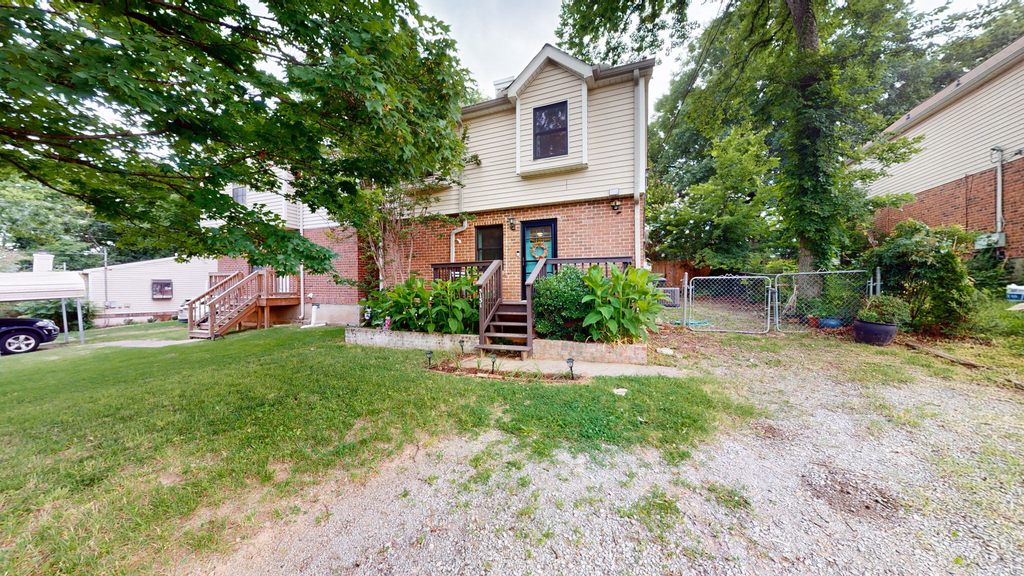 5131 Hunters Point Ln