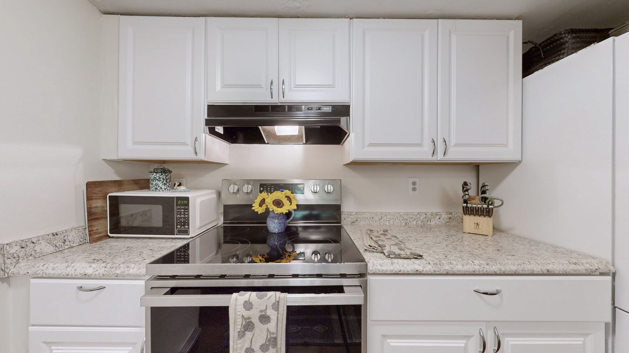 5131 Hunters Point Ln