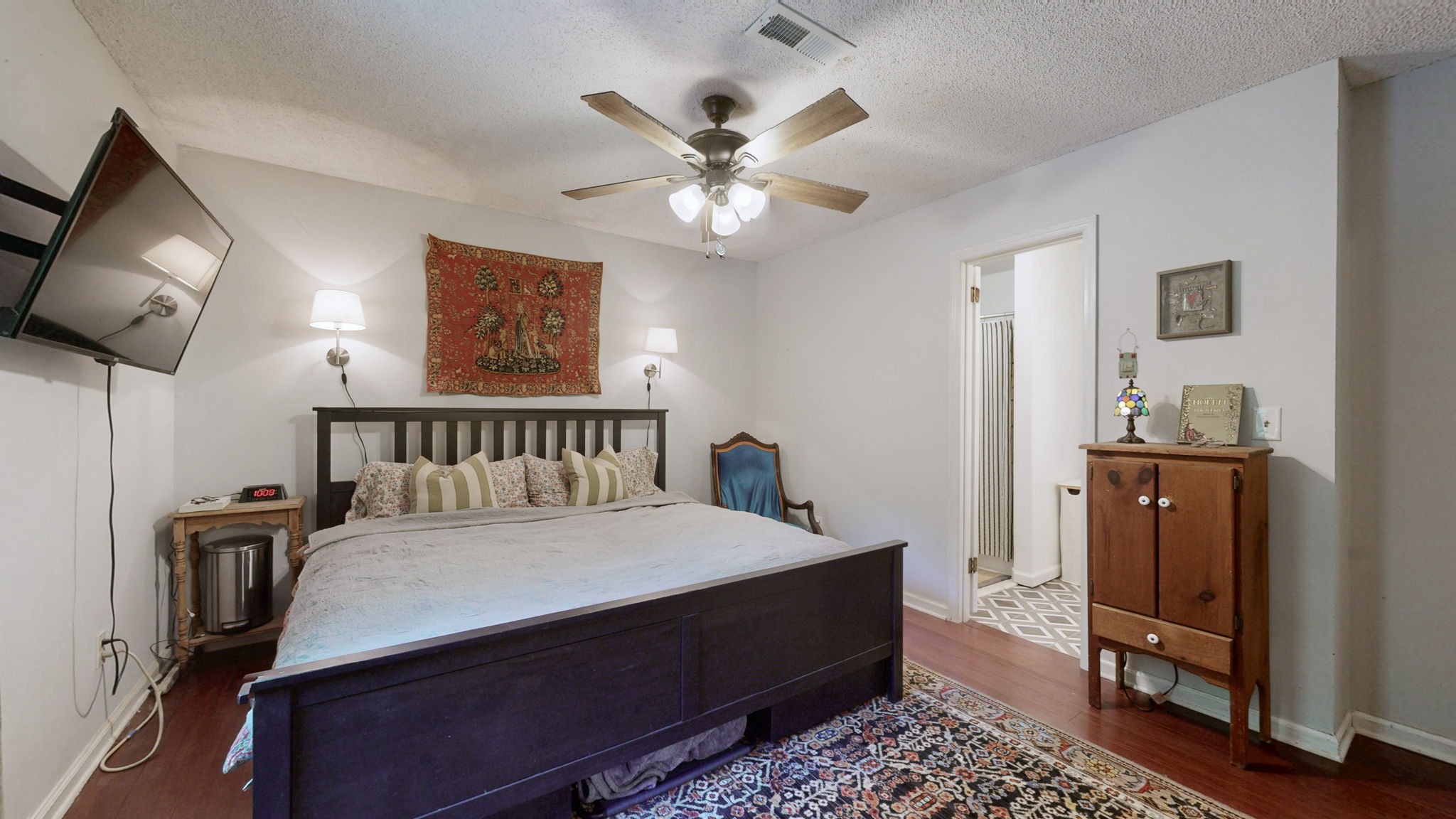 5131 Hunters Point Ln