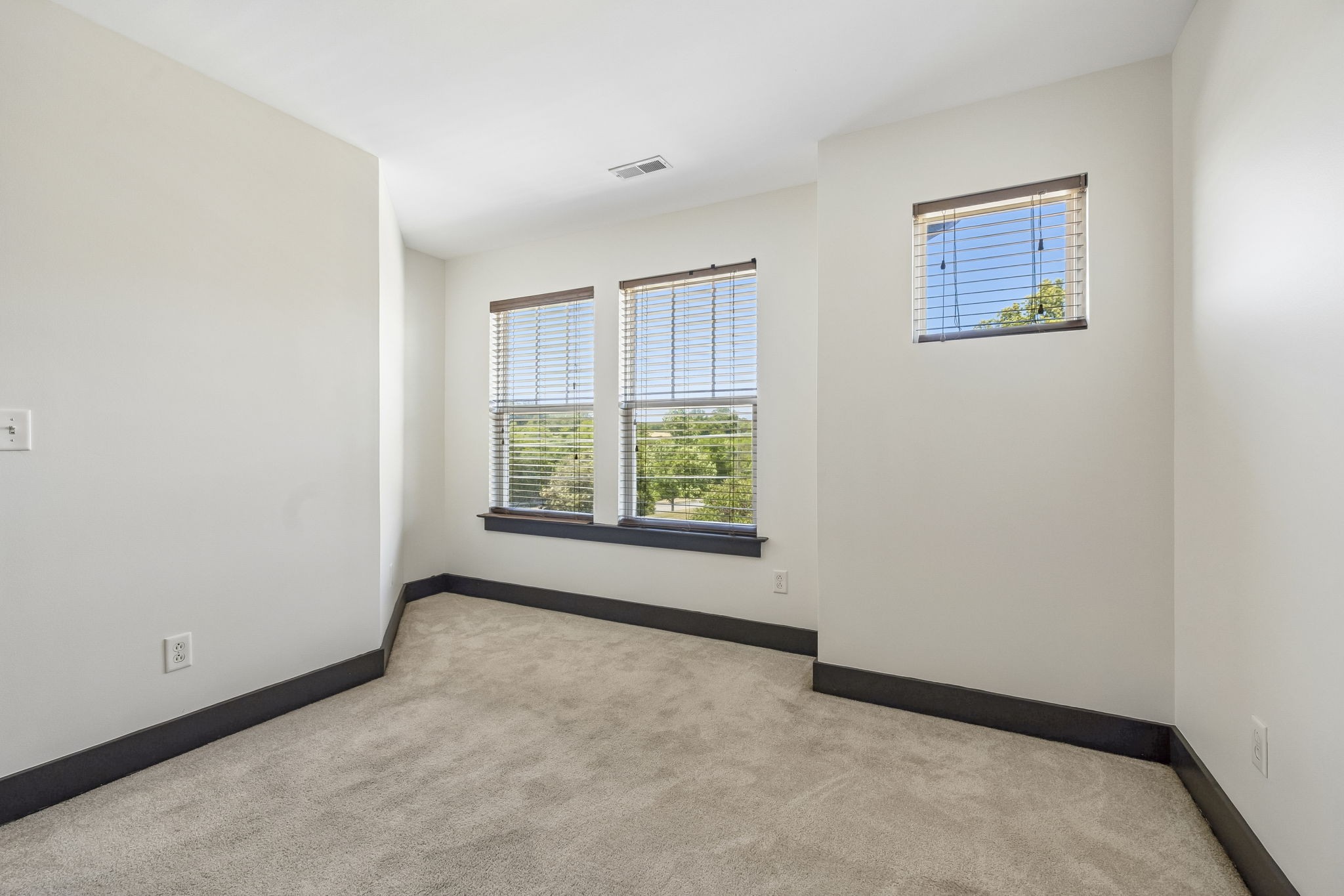 1812 Isabelle Ct