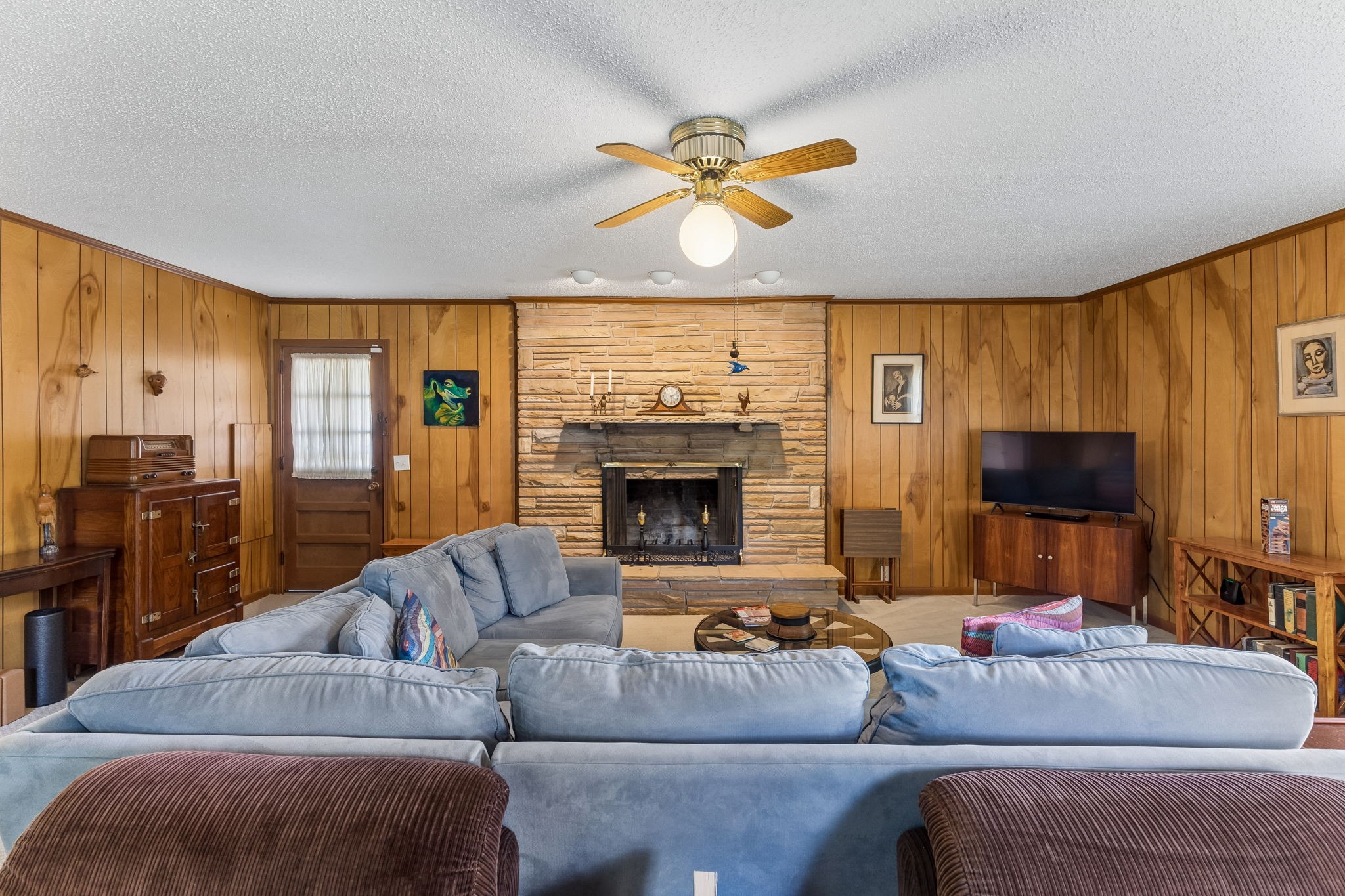 502 Hillview Dr