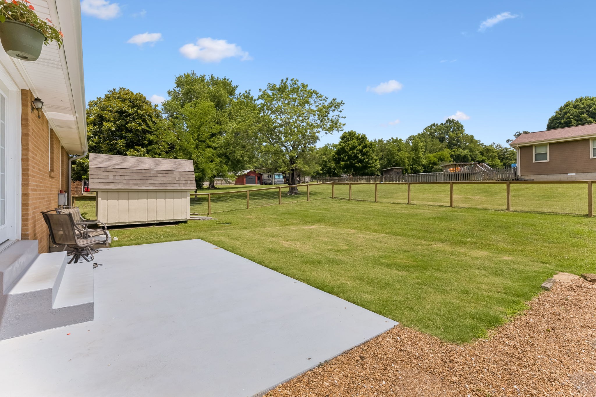502 Hillview Dr