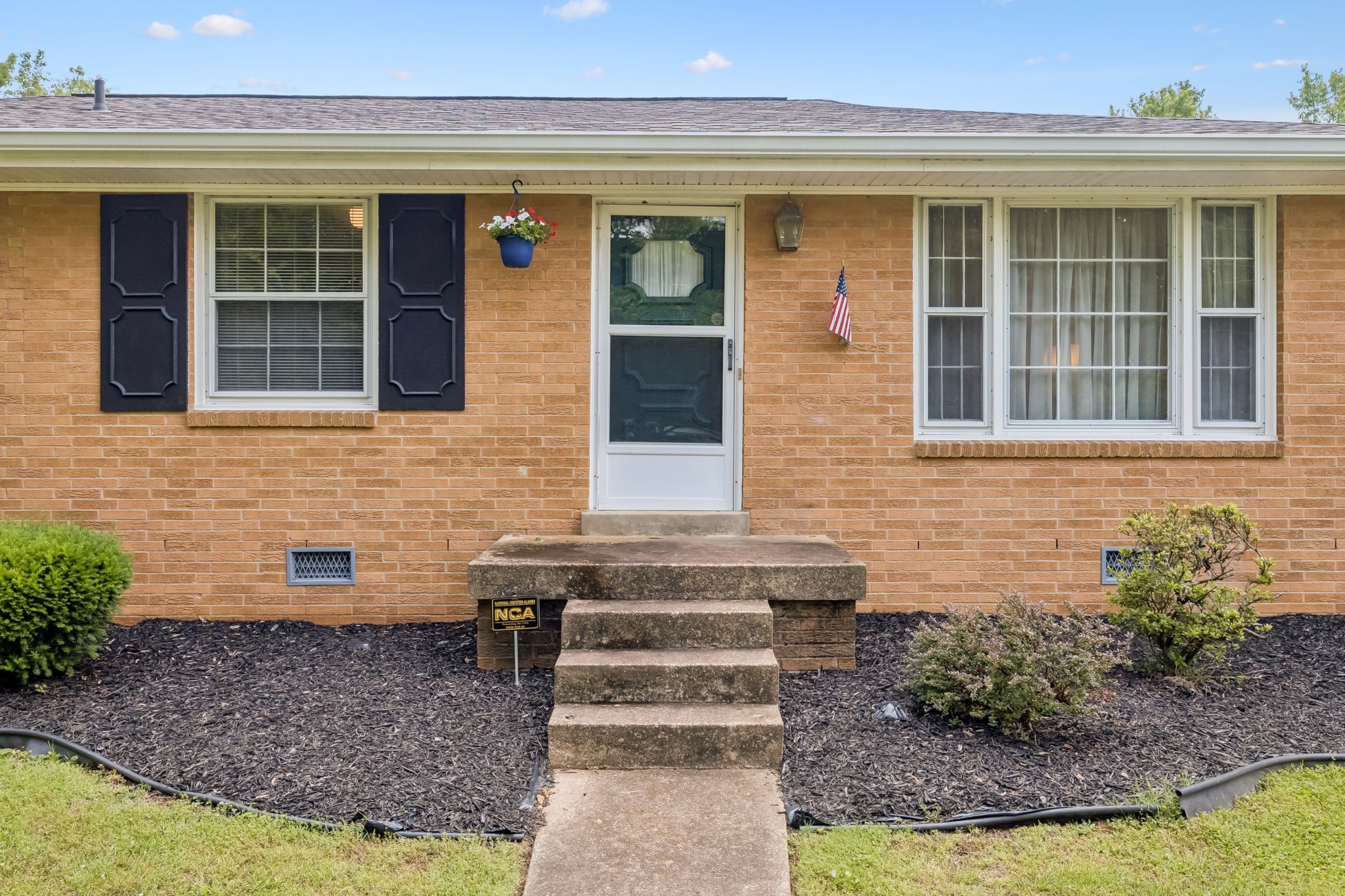 502 Hillview Dr