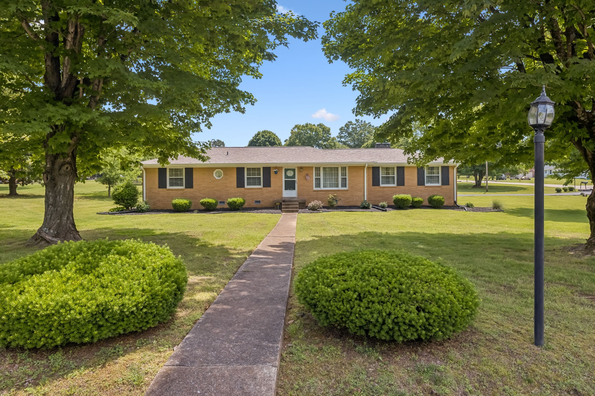 502 Hillview Dr