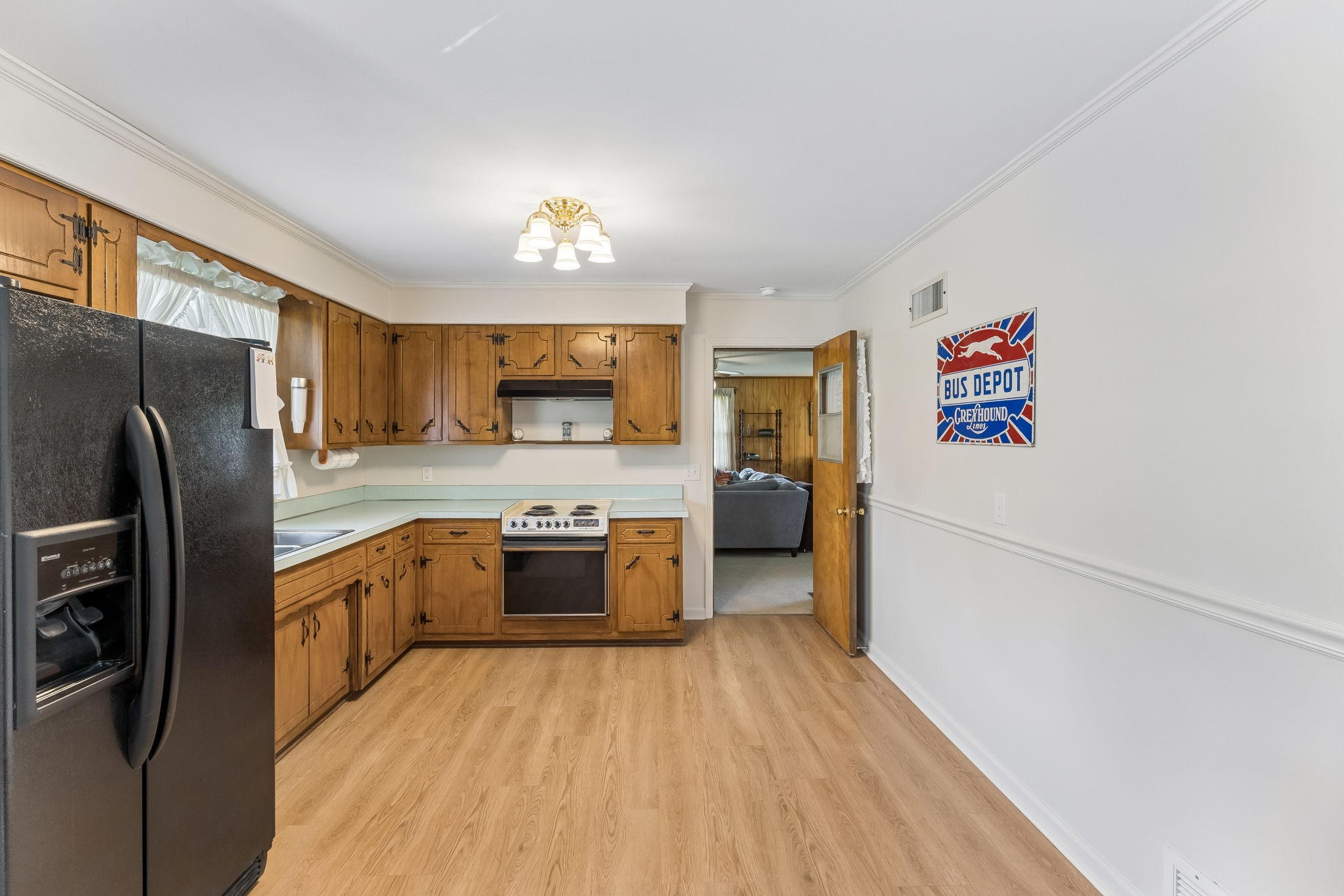 502 Hillview Dr