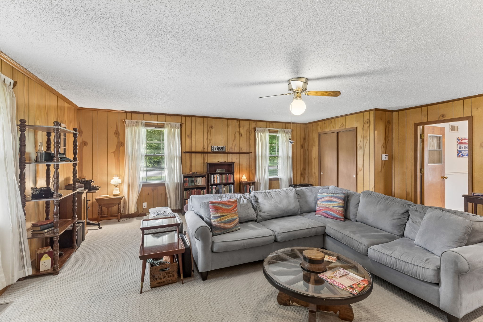 502 Hillview Dr