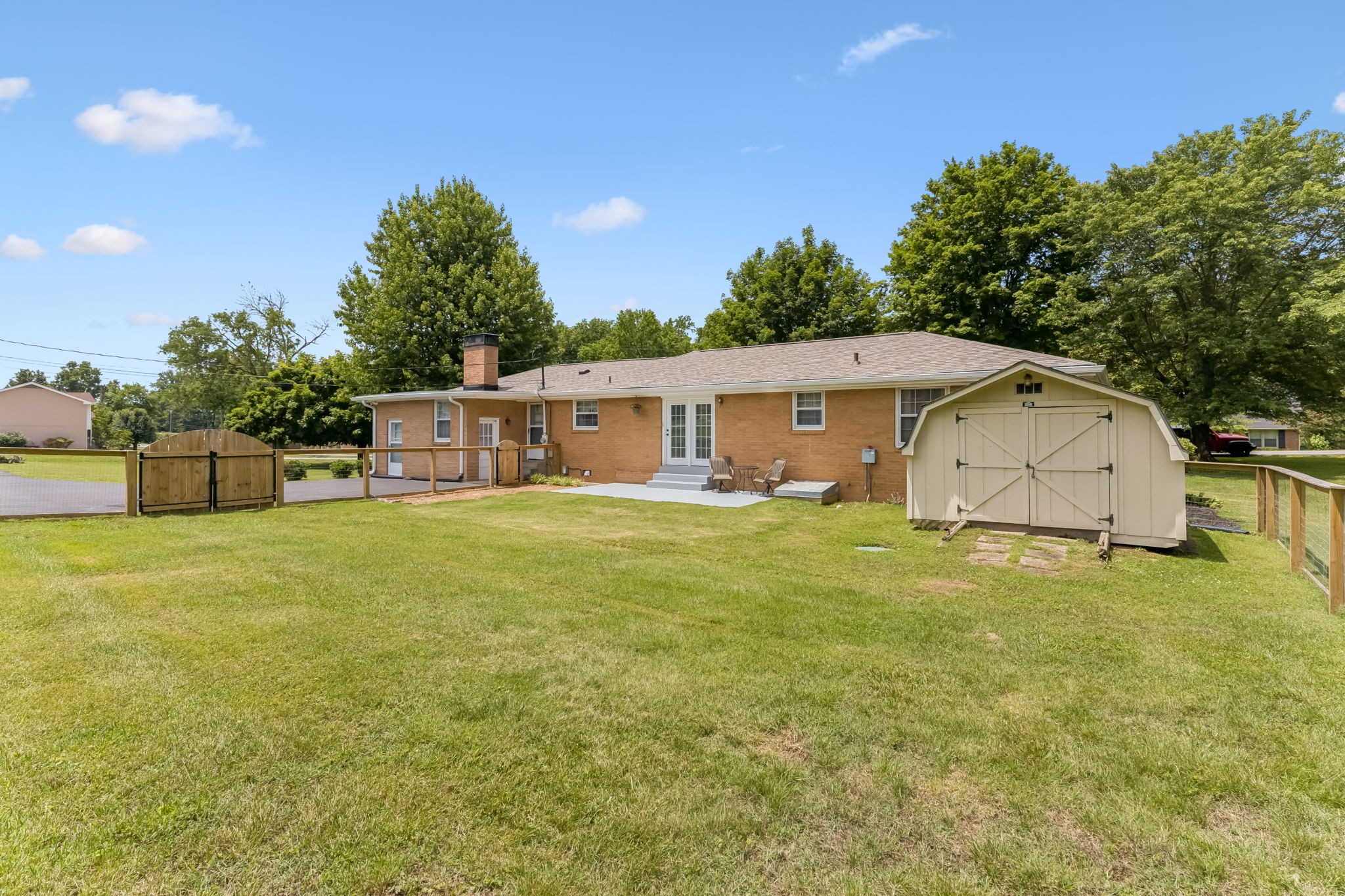 502 Hillview Dr