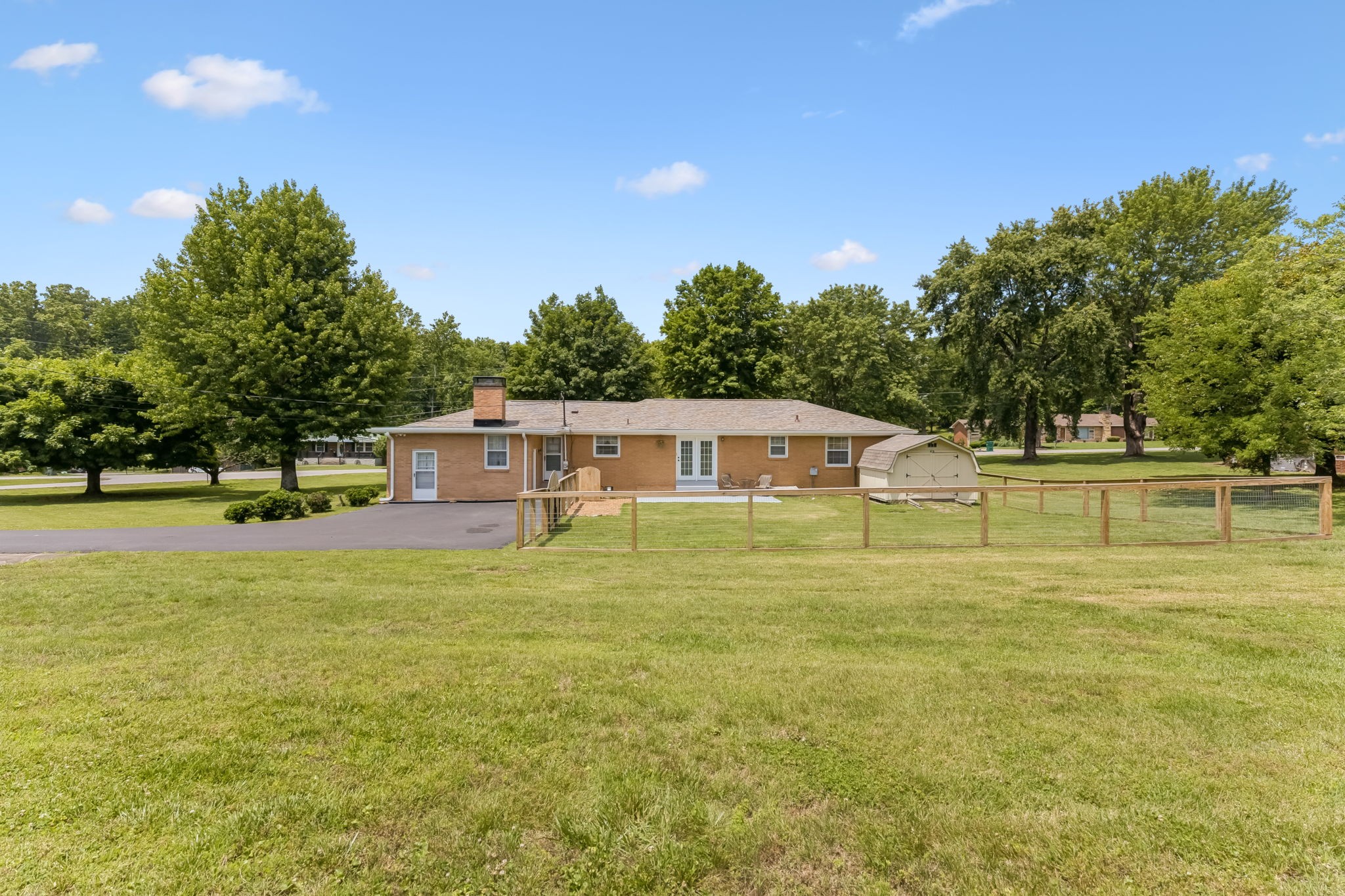 502 Hillview Dr