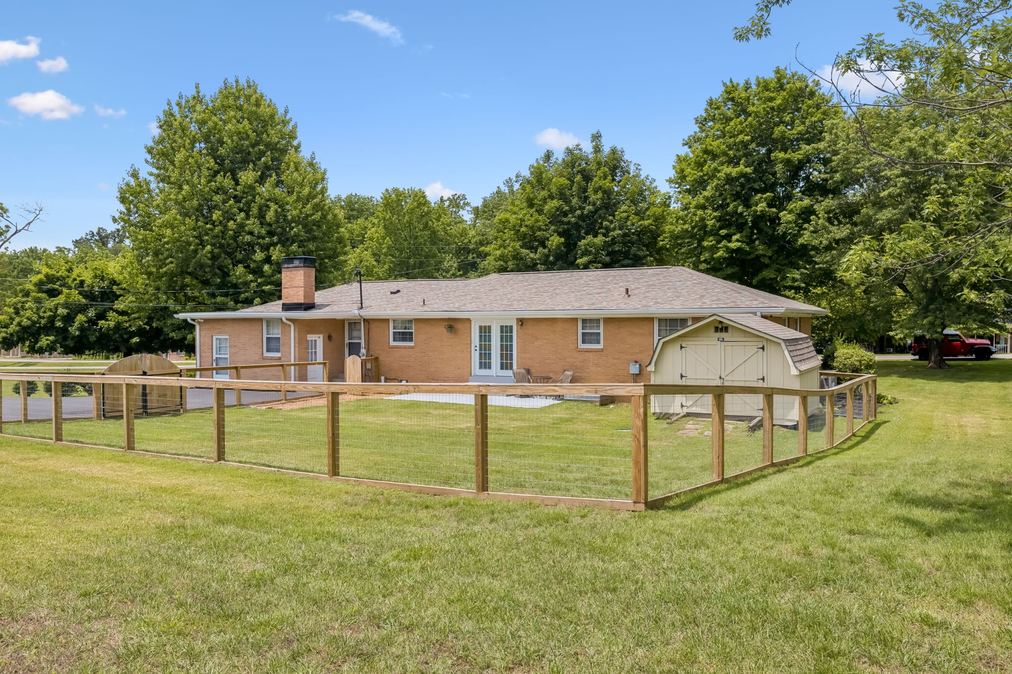 502 Hillview Dr